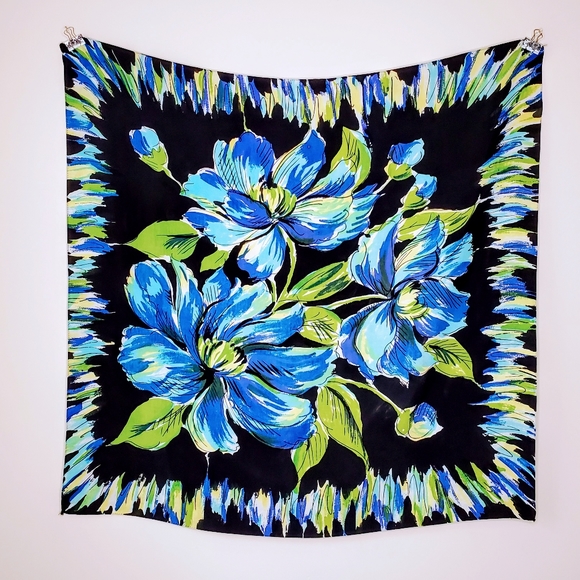 Beautiful Large Square Floral Scarf Like New - Picture 1 of 8
